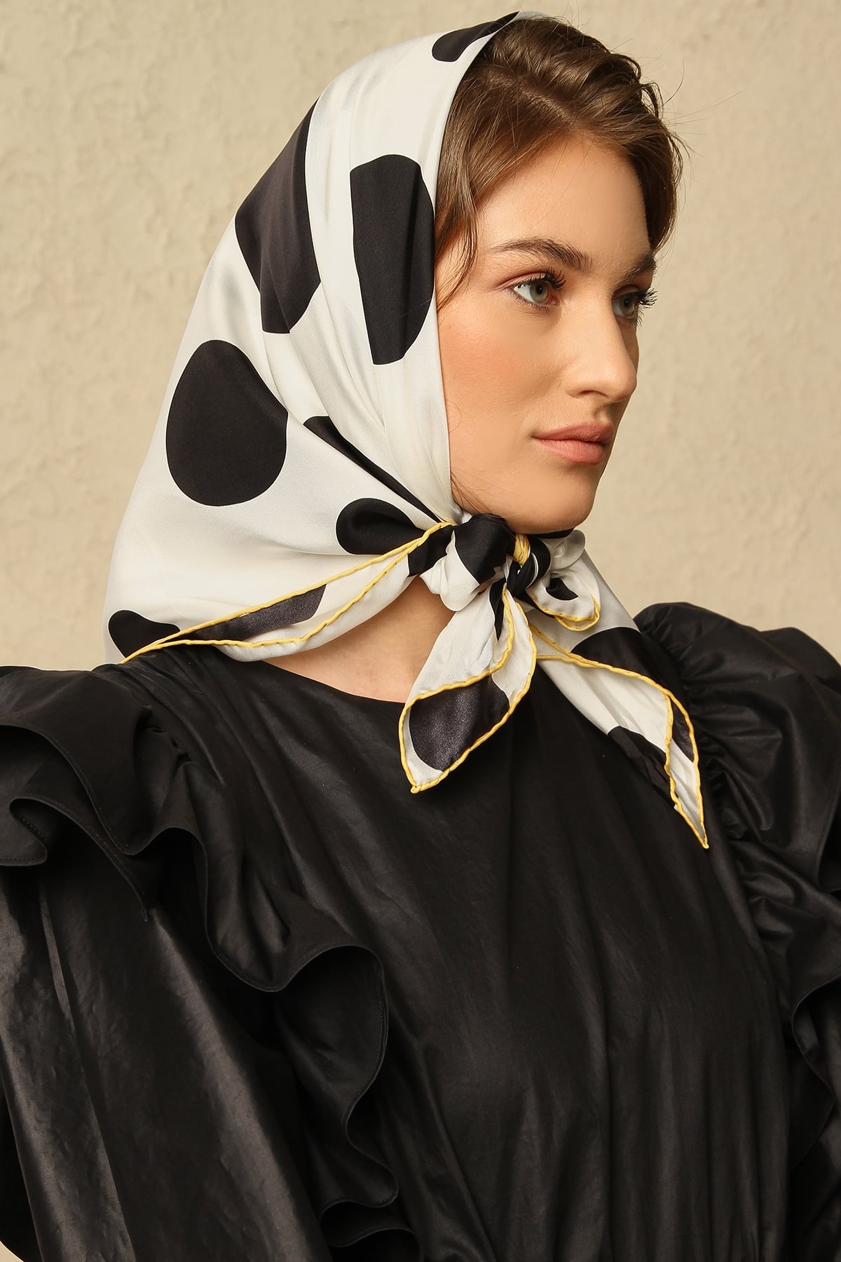 Puantiyeli Eşarp